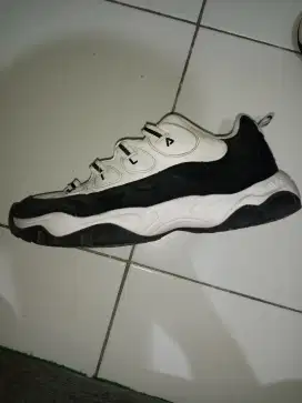 Sepatu fila (BOLEH NEGO)