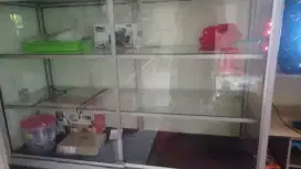 Etalase Pakai Pintu