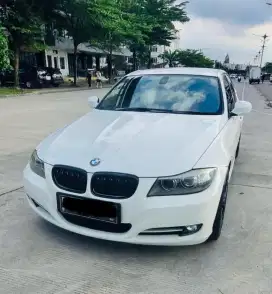 Dijual BMW 320i E90 LCI Warna Putih
