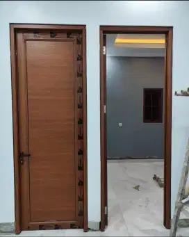 Pintu aluminium urat kayu