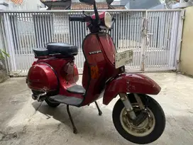 Vespa exclusive 2 merah rosso
