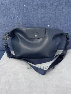 Tas longchamp warna biru