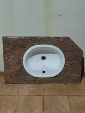 Wastafel keramik + meja marmer