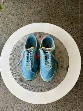 NIKE WAFFLE TRAINER 2 WORN BLUE TEAM ORANGE
