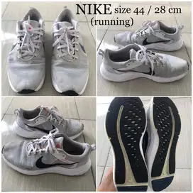 Sepatu Nike Running