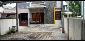Disewakan rumah dekat fasum banyumanik