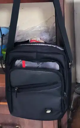 Tas selempang navy jarang pakai
