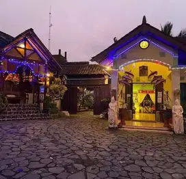 Dijual Villa + Restaurant Nuansa Pedesaan dekat Wisata Nepal Van Java