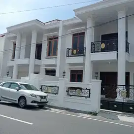 rumah baru 2 lantai dekat jalan raya jogja solo dekat bandars