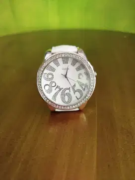 Jam tangan merk guess