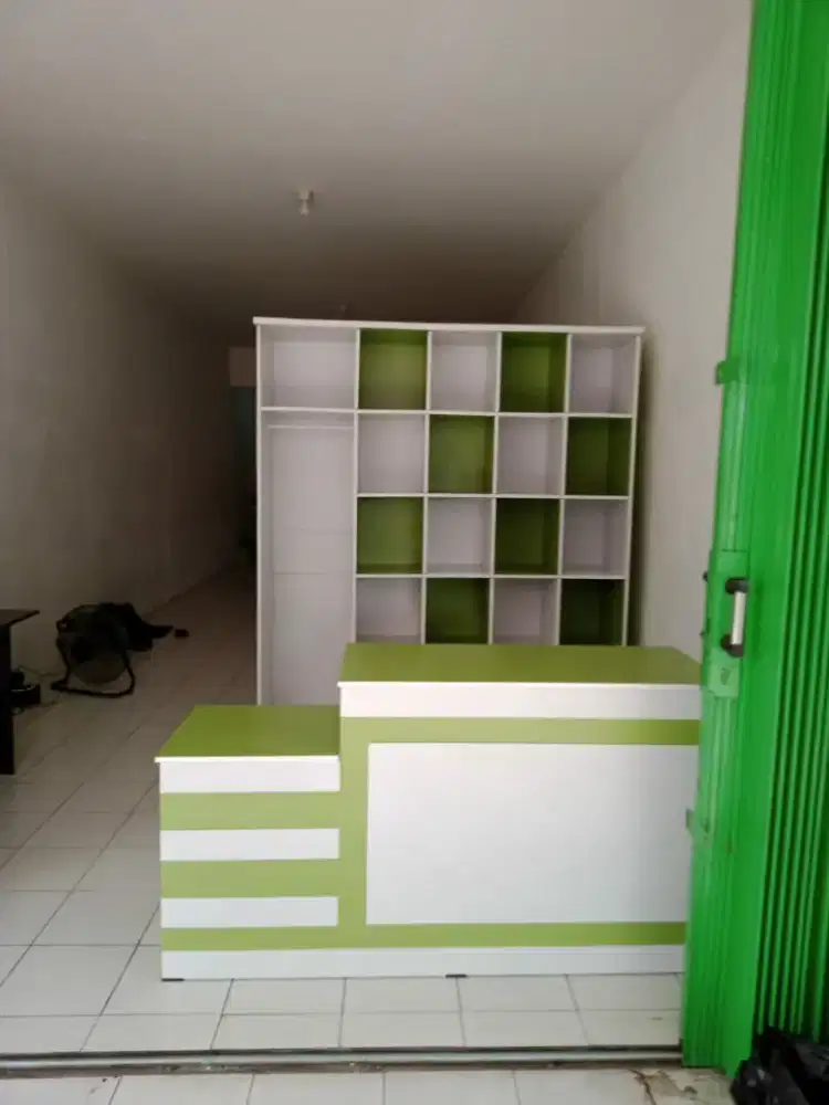SATU SET RAK + MEJA KASIR MINIMALIS LAUNDRY WARNA HIJAU PUTIH (COD)
