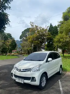 Xenia R Deluxe Manual Putih Istimewa