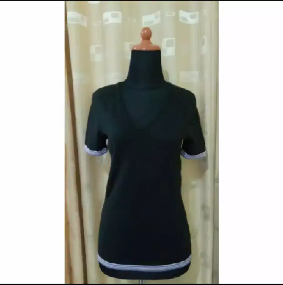 Kaos rajut tebal GAP ORI hitam pekat kerah v