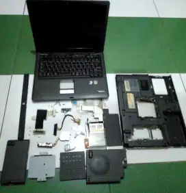 Part komponen laptop Toshiba J72 Core 2Duo kondsi semua fungsi normal