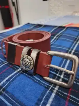 Buckle logam original, merk GUESS.