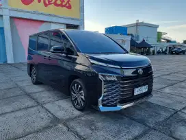 ( KM 9 Ribu ) Toyota Voxy 2.0 TSS AT 2023