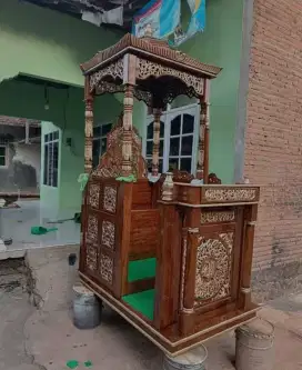Mimbar kubah jati