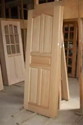 Kusen pintu kayu panel