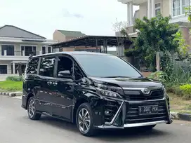 TOYOTA VOXY 2.0 AT 2020 HITAM PAJAK PANJANG
