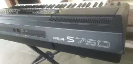 Keyboard yamaha s750