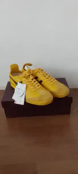 Onitsuka tiger size 42 bnib