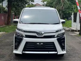 Toyota Voxy 2.0 AT 2019 Putih