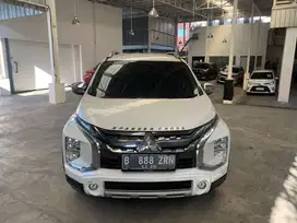 Mitsubishi XPANDER CROSS PREMIUM 1.5  AT 2020 Putih Premium B888ZRN