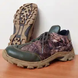 Sepatu hiking camo real tree mix kulit
