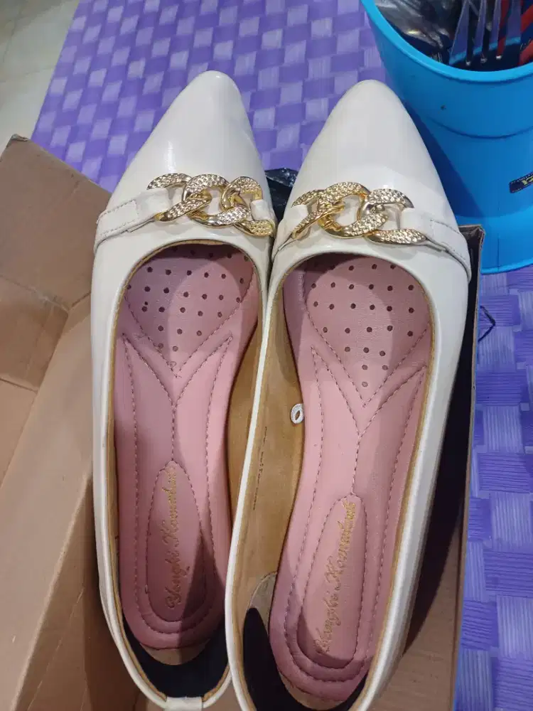 Dijual Sepatu Flat shoes ukuran 40 Merk yongki Komaladi