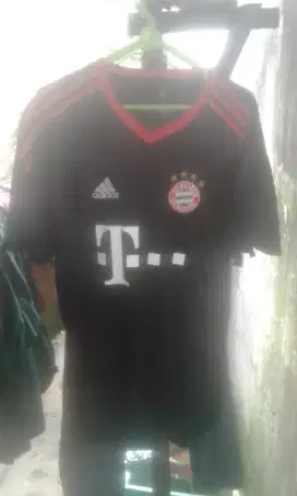 Jersey kiper Bayern Munchen 2021/2022