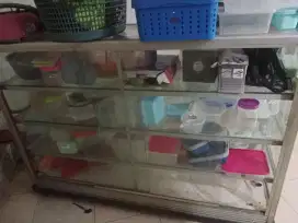 Etalase untuk dagang