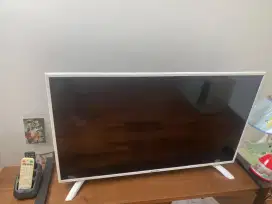 Sharp LC 40LE1851-WH