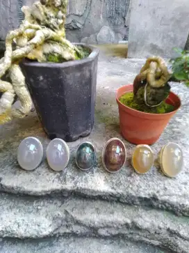 Batu anggur solar kristal
