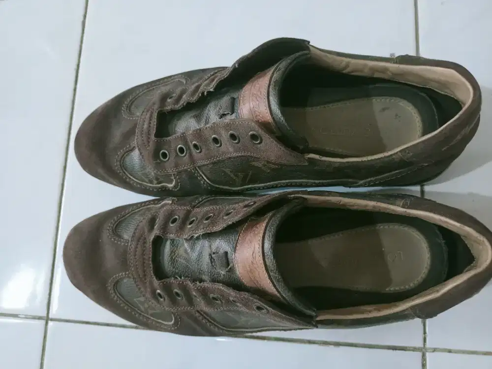 Jual cepat sepatu Pria Size 43