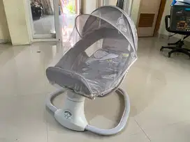 Ayunan Bayi Otomatis Cocolatte Snuggli Natilus