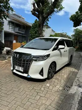 Toyota Alphard Putih 2.5 G