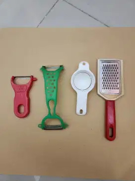 alat dapur utk telor dan parutan dll