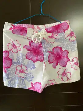 CELANA PENDEK BUNGA - BALI – SIZE M – BARU