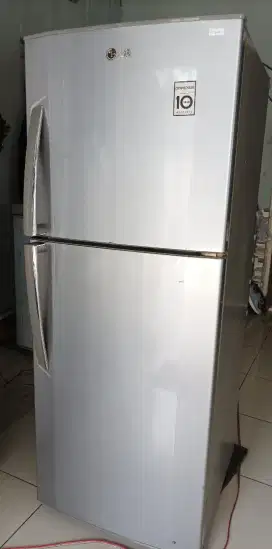 Kulkas LG 2 pintu ready pakai dinging