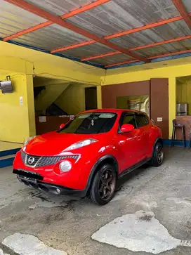 Nissan juke merah 2011