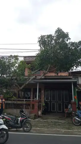 DISEWAKAN RUMAH 2 LANTAI LOKASI STRATEGIS DI TEMANGGUNG