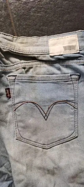 Levi Strauss wanita size 30 original
