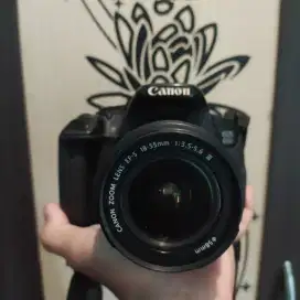 Canon 650D layar flip touchscreen