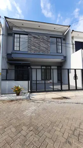 Rumah Baru di Klampis Wisma Mukti dekat Manyar, Kertajaya Dharmahusada