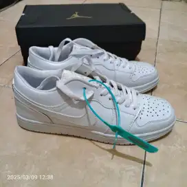 Sepatu Nkee baru