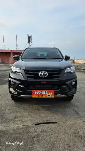 TOYOTA FORTUNER VRZ TRD 2.4 AT 4X2 DIESEL HITAM