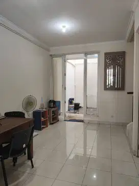 Dijual Rumah 2 Lantai Bagus dan Strategis Siap Huni di Cakung Jakarta