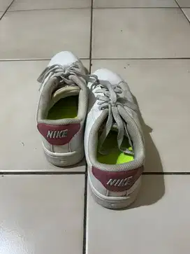 Sepatu Nike Court Royale