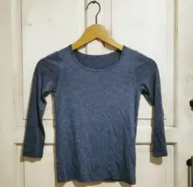 Uniqlo Heattech grey top kids