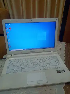 Laptop samsung Putih NP745EV MINUSAN